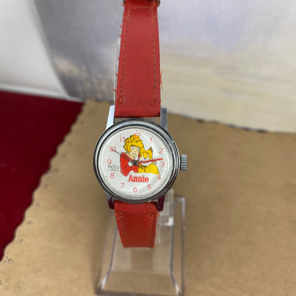 Vintage Original Hand Wind Orphan Annie Red Watch - Picture 6 of 6